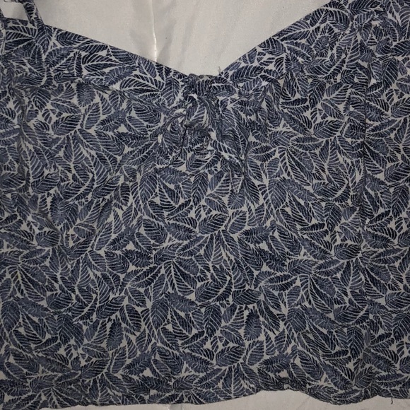 Blue & white strapped crop top - Picture 2 of 3